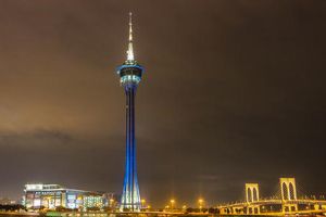 Monumentos se unen a la campaña 'Iluminemos de Azul'