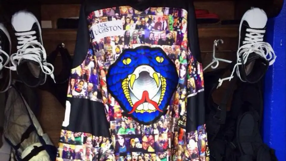 Equipo de hockey estrena jersey de 'selfies'