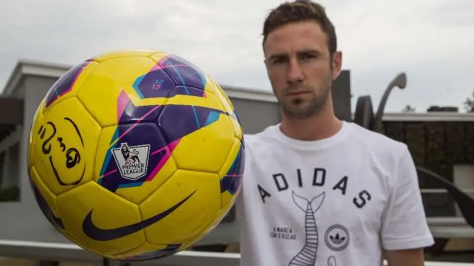 Layún quiere triunfar en Inglaterra como Chicharito