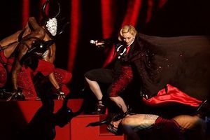Caída de Madonna causa furor en redes sociales