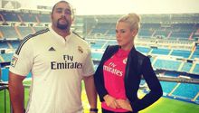 Estrellas de la WWE, Rusev y Lana visitan el Bernabéu
