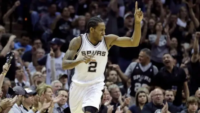 Spurs humilla a los Clippers y toma ventaja en la serie