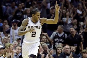 Spurs humilla a los Clippers y toma ventaja en la serie