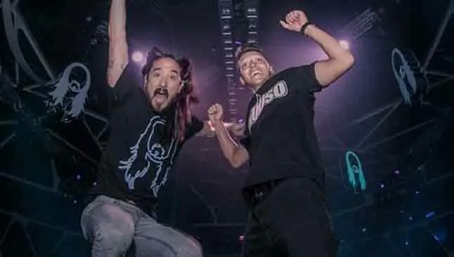 Mesut Özil se va de fiesta con Steve Aoki