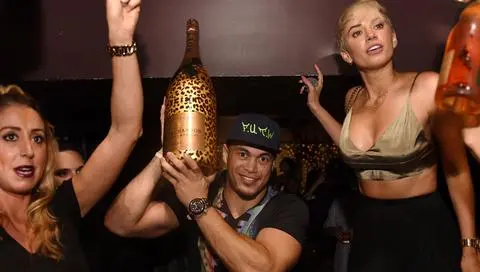 Giancarlo Stanton, de fiesta con champagne de 20 mil dls