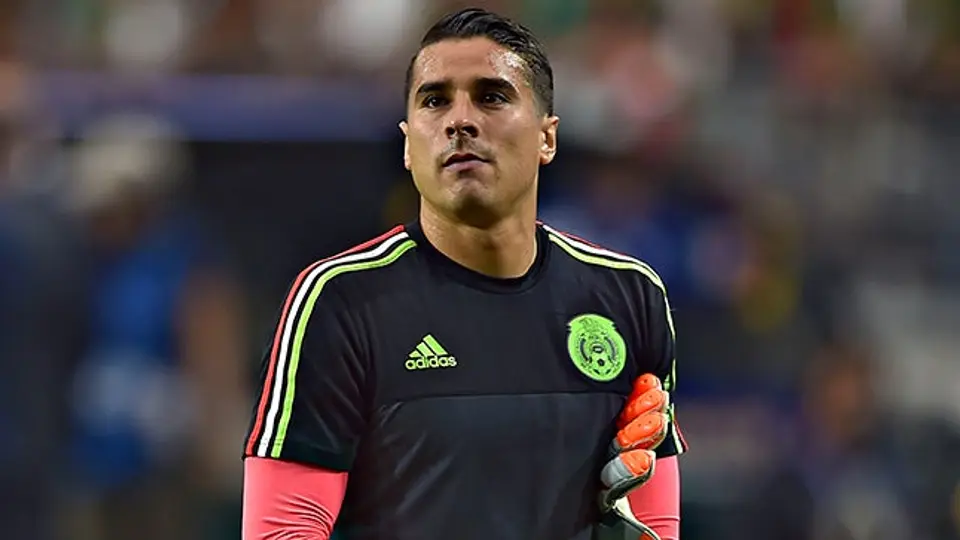 Guillermo Ochoa cambia de look