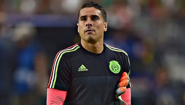 Guillermo Ochoa cambia de look
