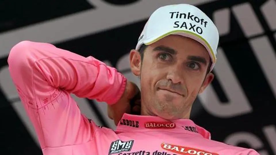 Contador, líder del Giro de Italia tras dislocación