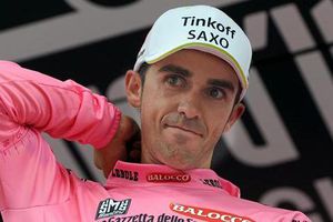 Contador, líder del Giro de Italia tras dislocación