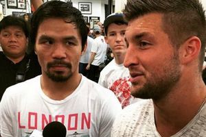 Manny Pacquiao recibe la visita de Tim Tebow