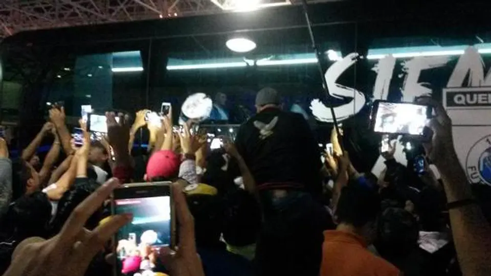 Ronaldinho causa un 'carnaval' a su llegada a Veracruz