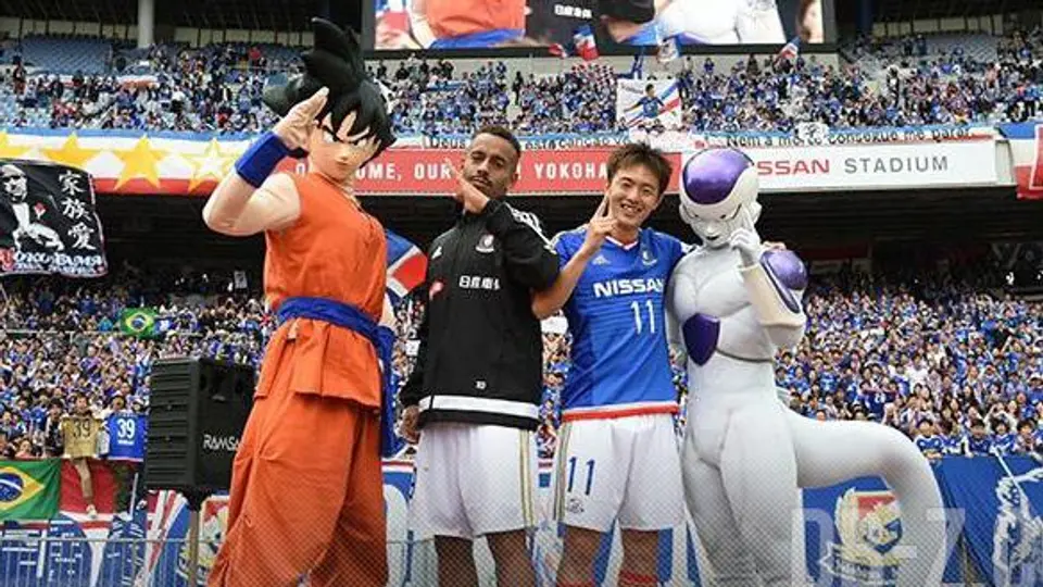 Goku y Freezer, fans de la Liga japonesa