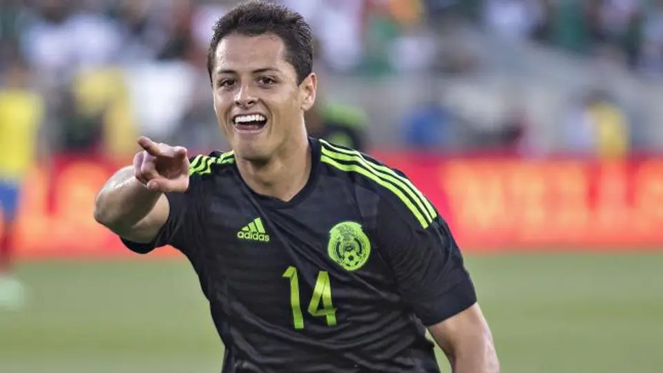 Red Bull se suma a la puja por Chicharito