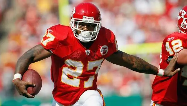 Ex corredor de la NFL, arrestado por agresión en Miami