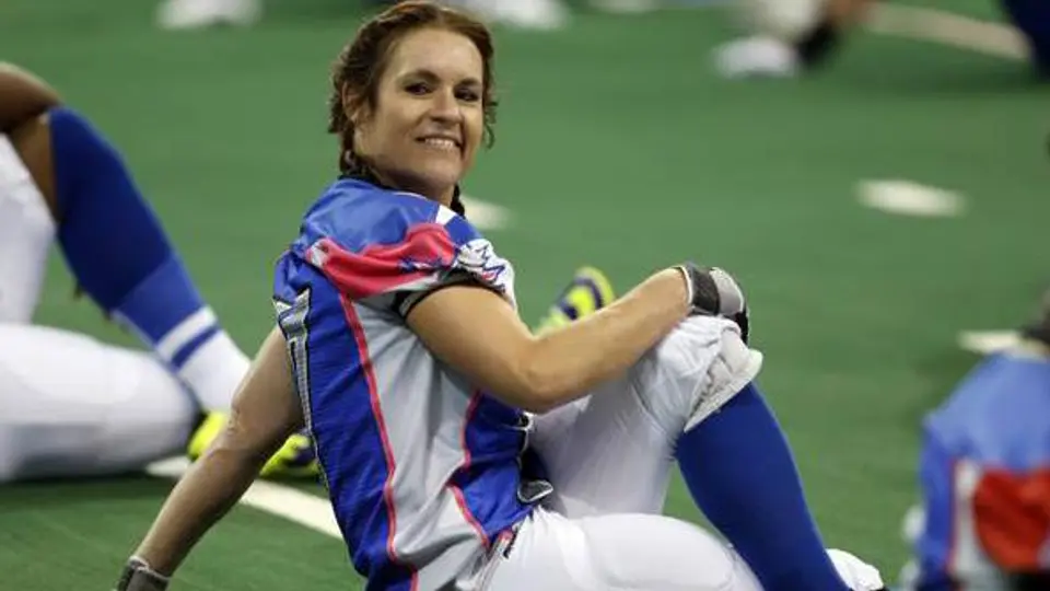 Mujer entrenará equipo profesional de futbol americano