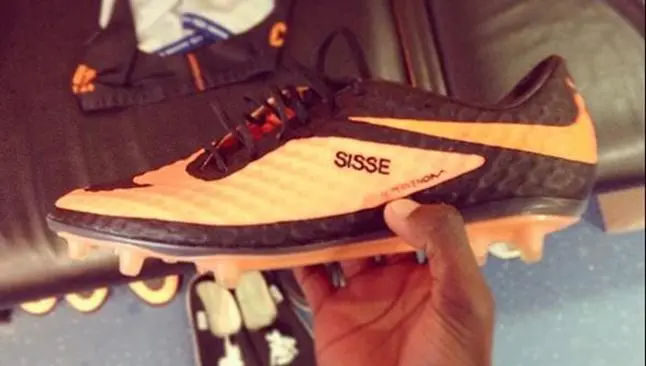Nike escribe mal el apellido en botines de un jugador