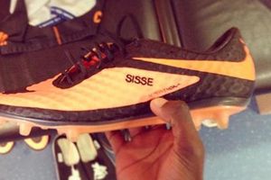 Nike escribe mal el apellido en botines de un jugador