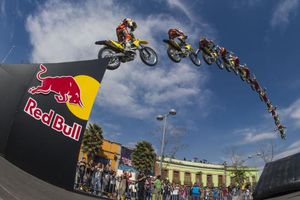 Motociclistas de X-Fighters conquistan' Garibaldi