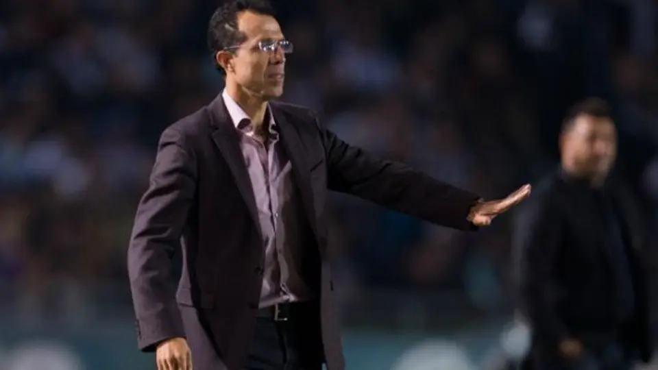 Rayados ratifica a Carlos Barra como DT