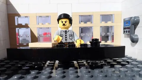Recrean el Holocausto con figuras de Lego