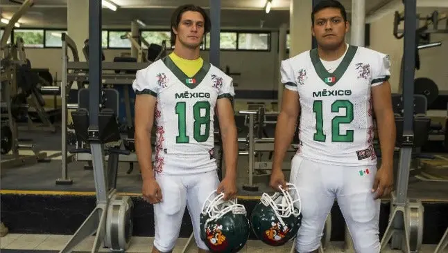 Tri de futbol americano presume uniforme para el Campeonato Mundial