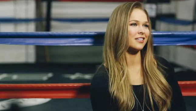 'Sólo pelearía con Mayweather en una cita': Ronda Rousey