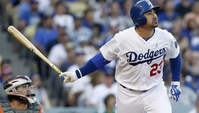 Titán conecta cuadrangular en paliza de Dodgers