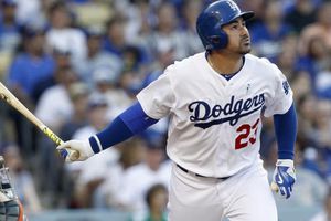 Titán conecta cuadrangular en paliza de Dodgers