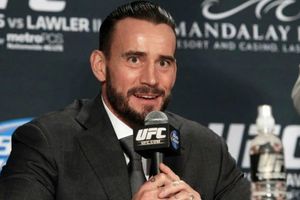 'CM Punk aprenderá que fue un error entrar a UFC': Bisping