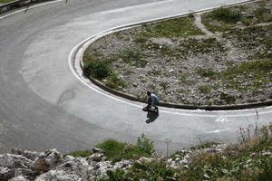 Así se vive un descenso de longboard downhill