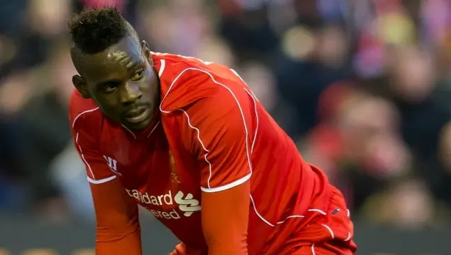 Balotelli huye aterrado de un perro durante práctica de box