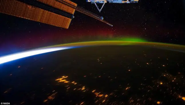 Astronauta capta impresionantes destellos de luz de la Tierra