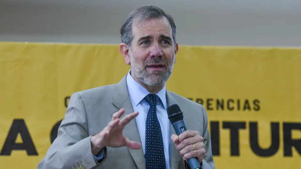 La presidenta acusó a Lorenzo Córdova de mantener lineamientos de contratación con empresas proveedoras./especial