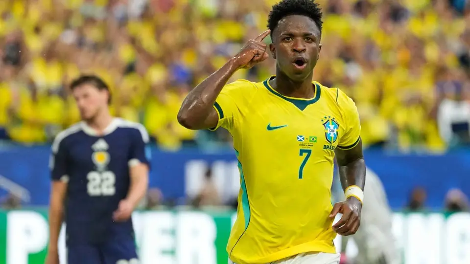 Vinícius festeja después de anotar ante Escocia en el Mundial 2026