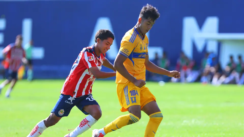 Israel Aceves, juvenil de Tigres, en partido | IMAGO7