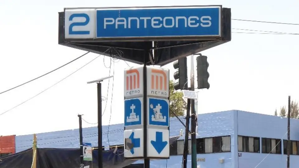 ¿Sabías que hay panteones junto al Metro? Conoce cuáles son y dónde están