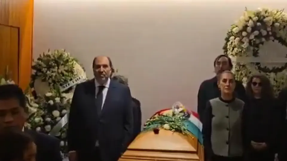 Claudia Sheinbaum acude al funeral de Cuauhtémoc Cárdenas y encabeza guardia de honor. / @lopezdoriga