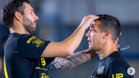 Gignac y el insólito momento en el que paga su cuota para el arbitraje en el futbol de la talacha