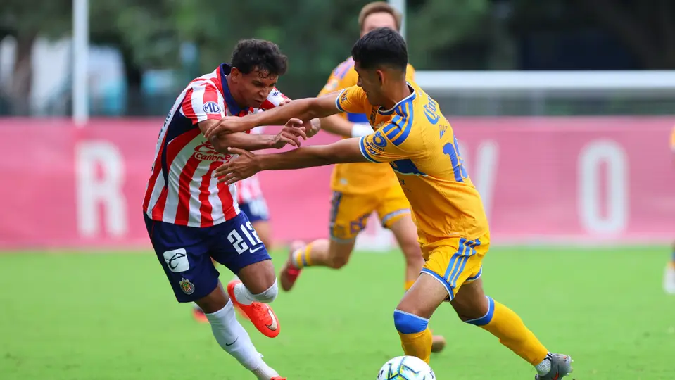 Israel Aceves, juvenil de Tigres, en partido | IMAGO7
