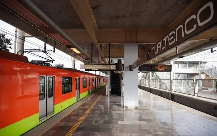Pasajeros denunciaron que permanecieron hasta una hora dentro de los convoyes sin suficiente ventilación./@metrocdmx