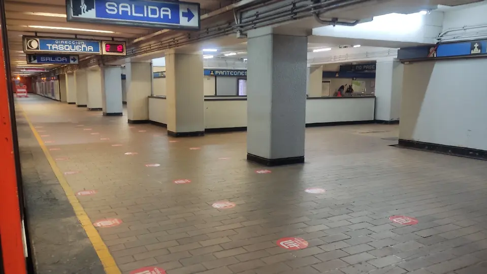 Entre los ejemplos más conocidos se encuentra la estación Panteones de la Línea 2 / Especial