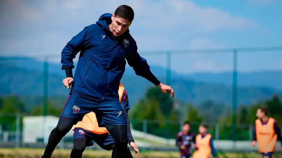 Luis Olivas se prepara con el Atlante l X:Atlante