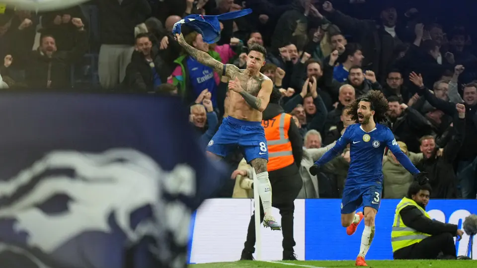 Enzo Fernández y Marc Cucurella con Chelsea I AP