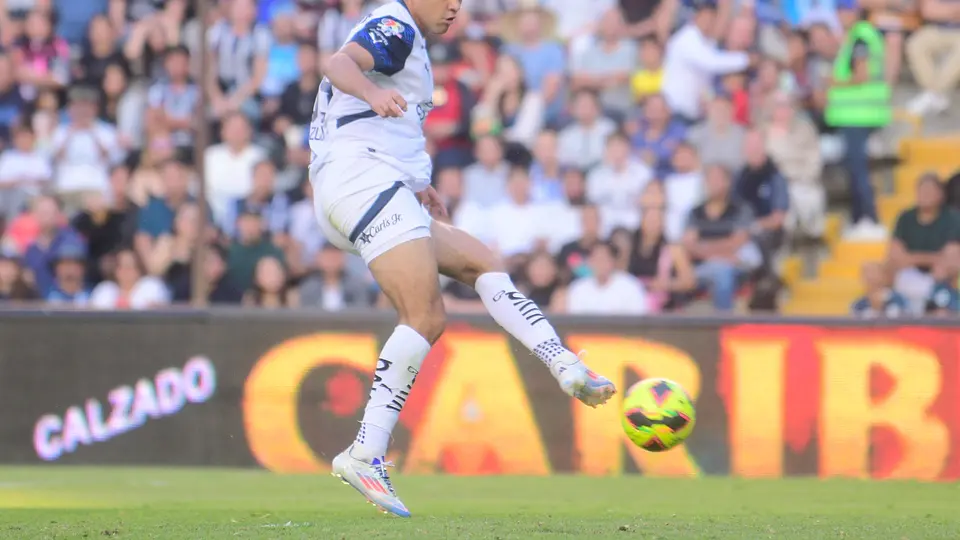 Aldahir Valenzuela, canterano de Rayados, en un partido de la Liga MX | IMAGO7