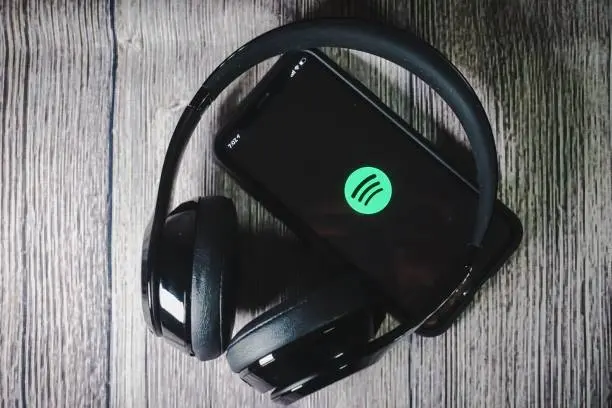Spotify es una aplicación disponible en Android y iOS. / iStock