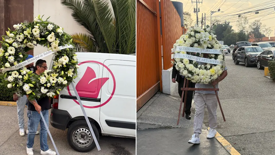 Coronas florales llegan al recinto donde se realizó el funeral del productor Pedro Torres, como muestra de despedida y condolencias. / CONTRA: Georgina Sánchez