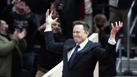 Elon Musk no ha emitido comentarios o declaraciones oficiales sobre la publicación de estos nuevos correos electrónicos. / AP