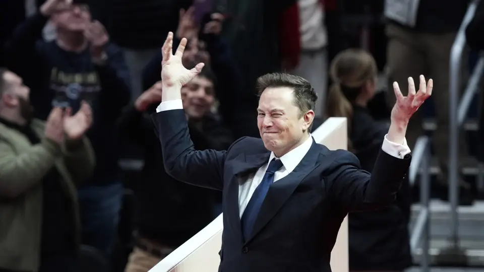 Elon Musk no ha emitido comentarios o declaraciones oficiales sobre la publicación de estos nuevos correos electrónicos. / AP