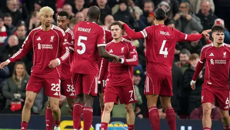 Liverpool goleó al Newcastle y se acerca a la parte alta de la tabla