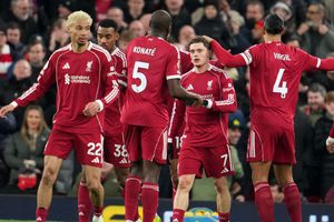 Liverpool goleó al Newcastle y se acerca a la parte alta de la tabla